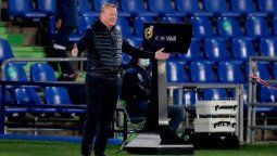 Koeman y un palo para Messi