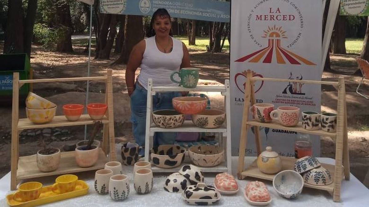 Estela Tejada tiene un puesto de cerámica. Pero antes