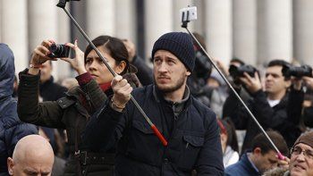 No permitirán selfie sticks en actos del papa en Filadelfia