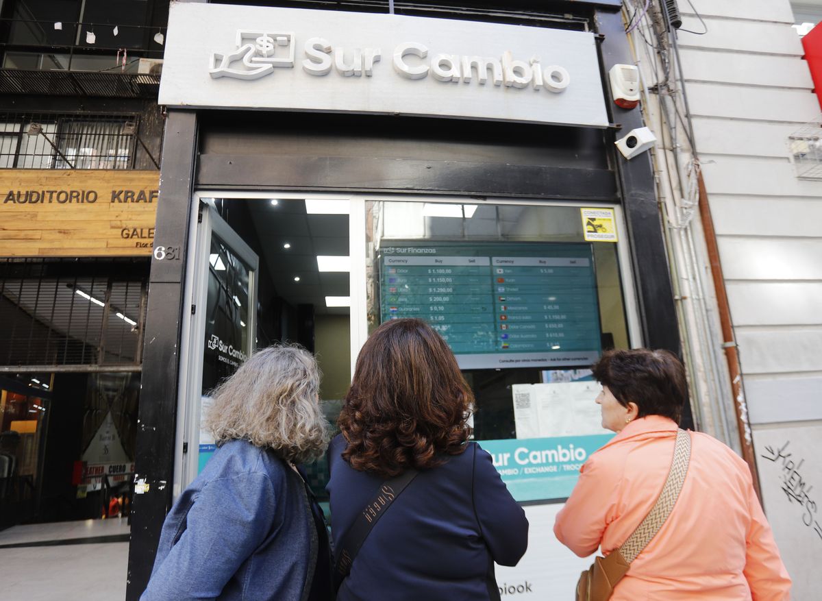 Expectativas frente a la cotización del dólar tras el fin del cepo. Expectativas frente a la cotización del dólar tras el fin del cepo.