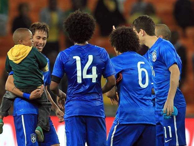 El gran gesto de Neymar con un niño sudafricano que invadió el campo de juego