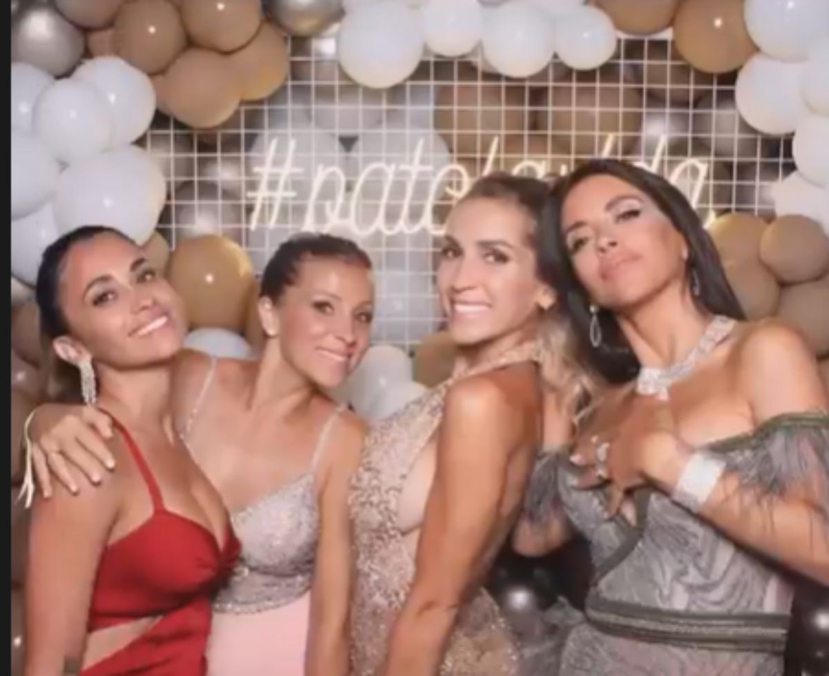 Anto con las hermanas Balbi y Daniella Semaan