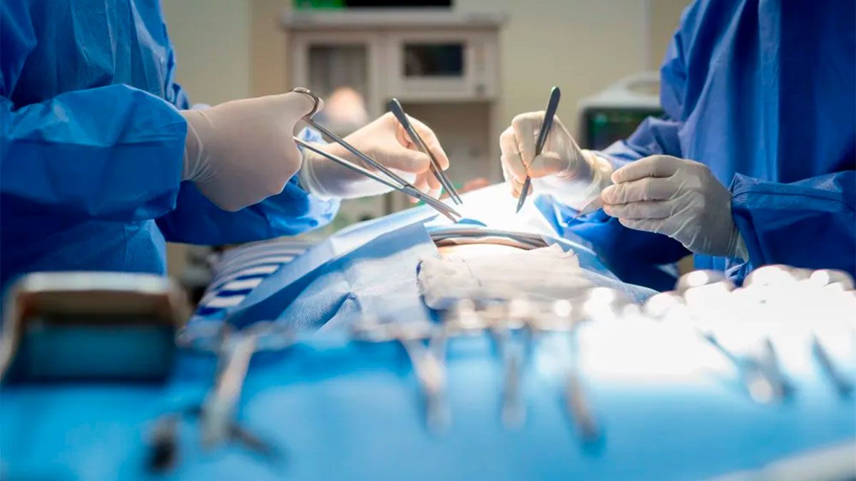 Una jubilada de 61 años denunció por mala praxis a un sanatorio privado y a dos médicos por la extirpación de un órgano equivocado.