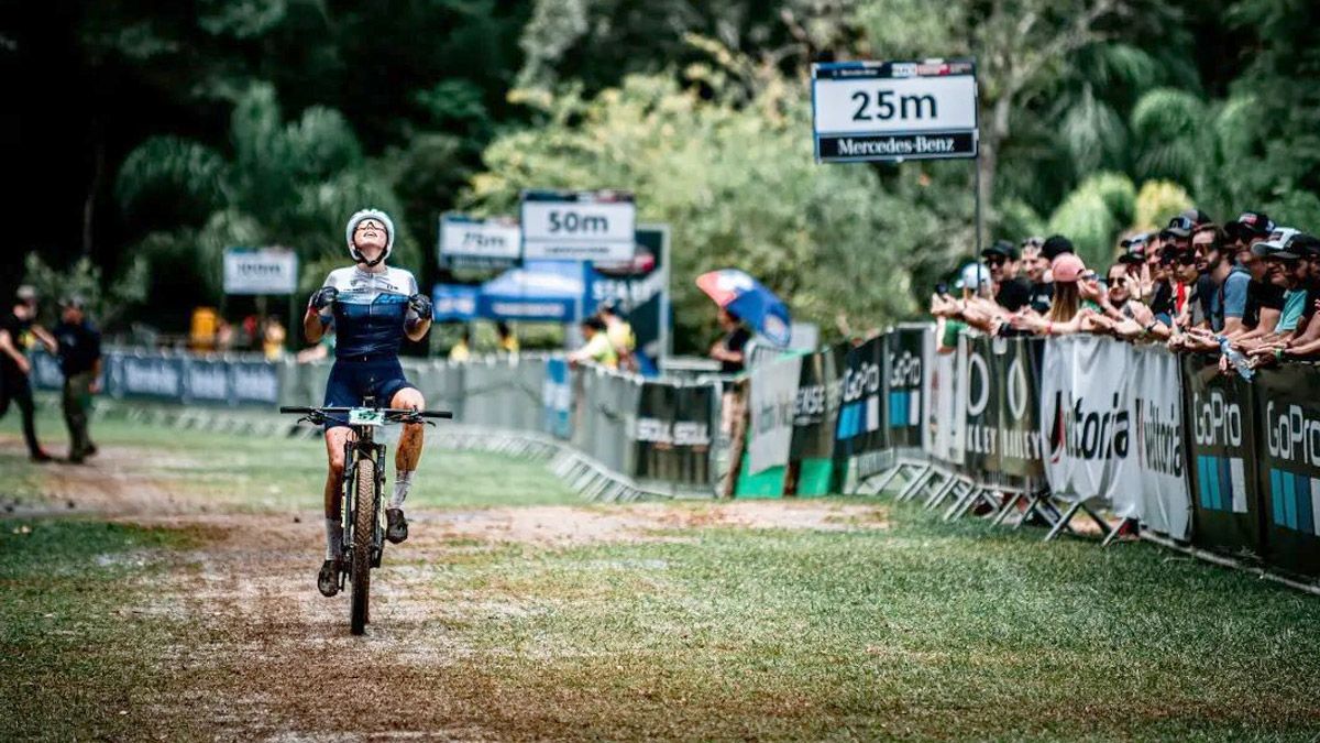 Julieta Benedetti, flamante campeona de la 1ª fecha de la Copa del Mundo de MTB, en Brasil.