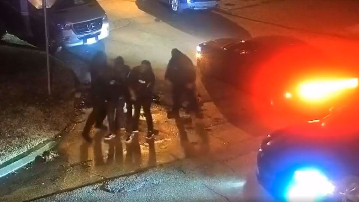 La policía de Memphis publicó un video que muestra a cinco policías golpeando brutalmente a Tyre Nichols, que murió tres días después de la golpiza.