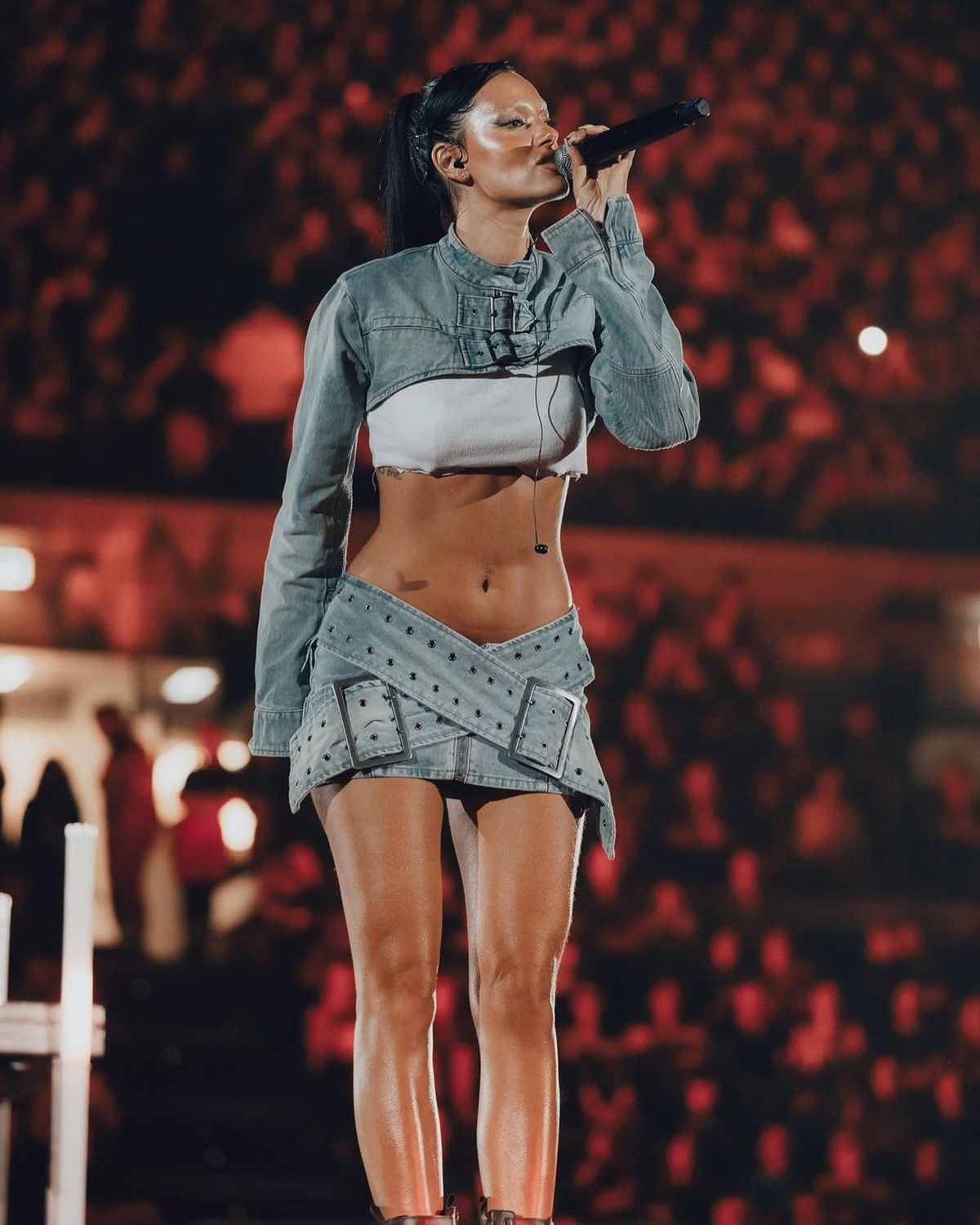 Oriana Sabatini se pone una mini del tamaño de un cinturón y revienta Europa.