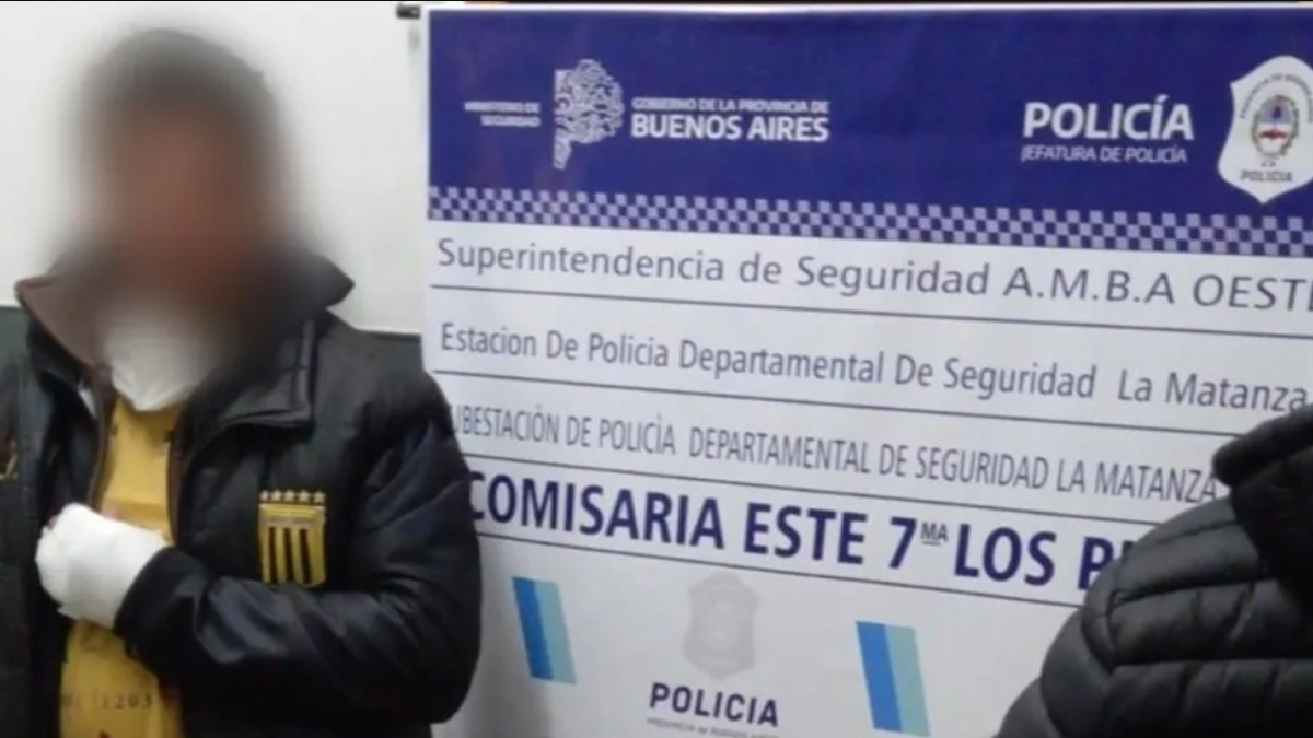 Tatuó a una menor y el padre lo apuñaló