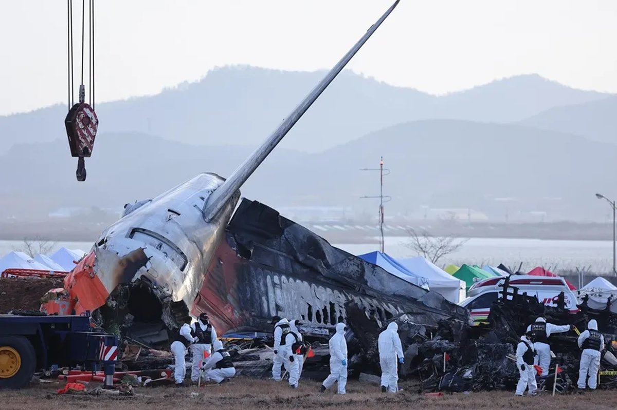 Restos del avión, luego del accidente en Korea del Sur. Crédito: EFE/EPA/YONHAP.