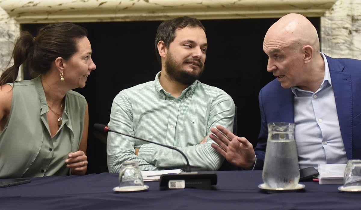 El mendocino Álvaro Martínez (centro) anticipó horas de intenso debate en el Congreso. El mendocino Álvaro Martínez (centro) anticipó horas de intenso debate en el Congreso.
