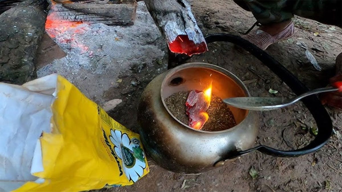 Cómo hacer mate cocido quemado con brasa: la receta del yerbiado con sabor ahumado dulce