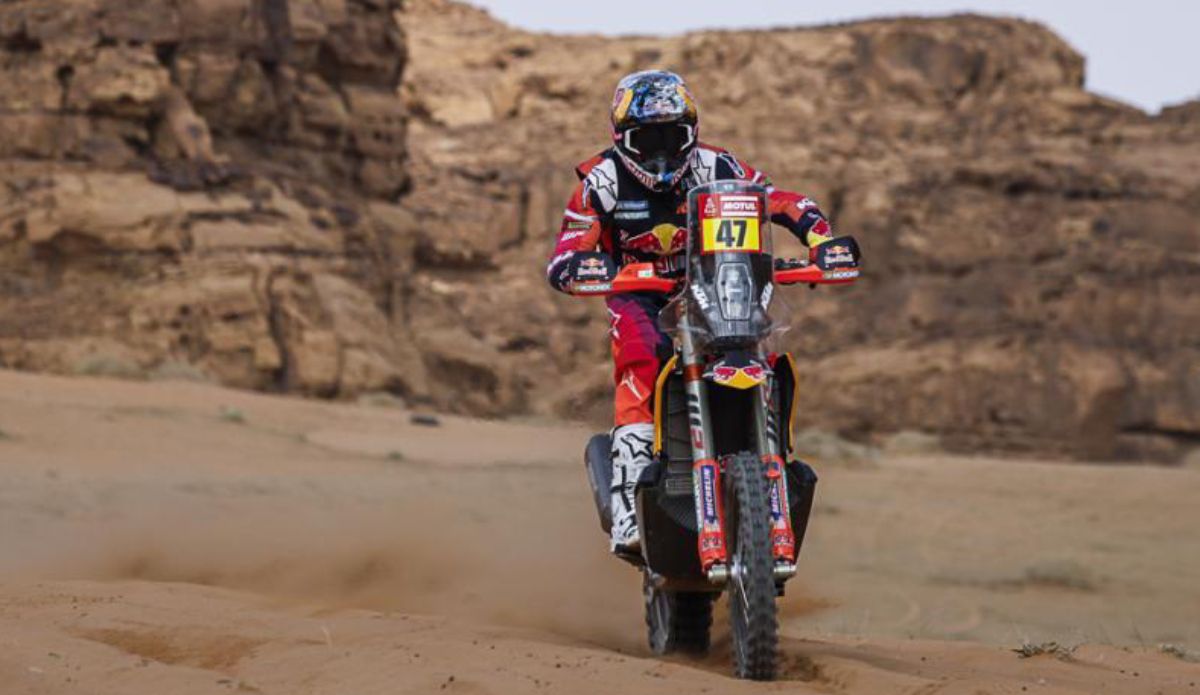 Kevin Benavides se prende en la general del Dakar
