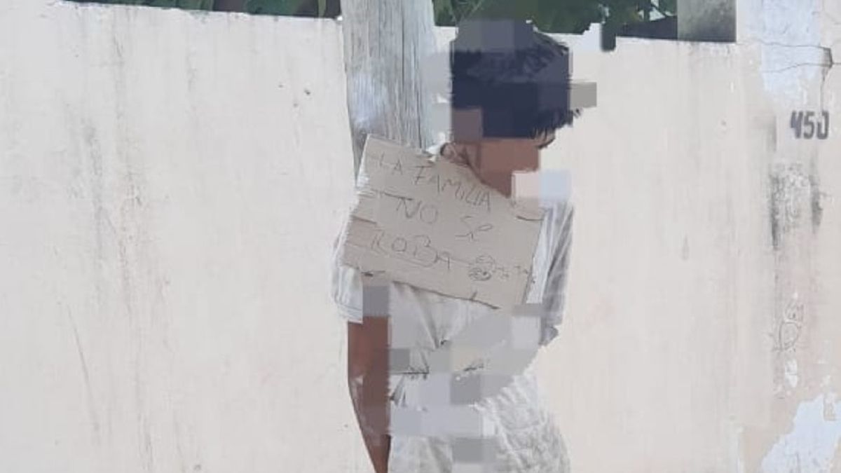 Un joven que habría intentado robar en la casa de un familiar, en Córdoba, fue golpeado y atado a un poste Un joven que habría intentado robar en la casa de un familiar, en Córdoba, fue golpeado y atado a un poste