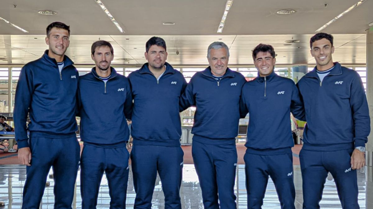 Frana y Schwank, su asistente, junto a Etcheverry, Molteni, Comesaña y Cerúndolo.