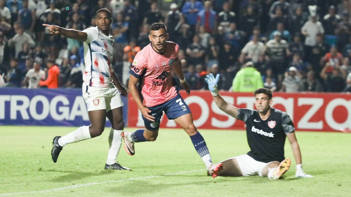 Ramis hizo el gol de la Lepra, como el año pasado en la final por el ascenso. Ramis hizo el gol de la Lepra, como el año pasado en la final por el ascenso.