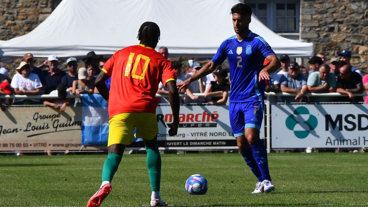 El mendocino Di Césare hizo dupla central con Otamendi.