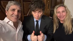 El presidente Javier Milei, junto a su hermana Karina Milei, y al ministro de Economía Luis Caputo. El presidente Javier Milei, junto a su hermana Karina Milei, y al ministro de Economía Luis Caputo.