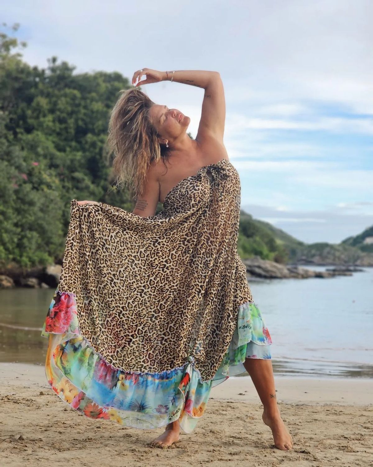 Nazarena Vélez posó como una modelo en las playas brasileñas.