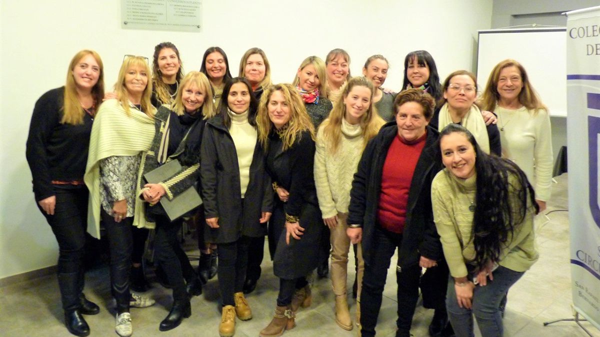  Escribanas y agrimensoras luego de una jornada de capacitación profesional.