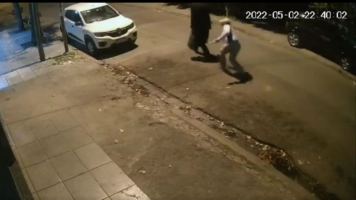 Un hombre fue atacado a navajazo por tres delincuentes.&nbsp;