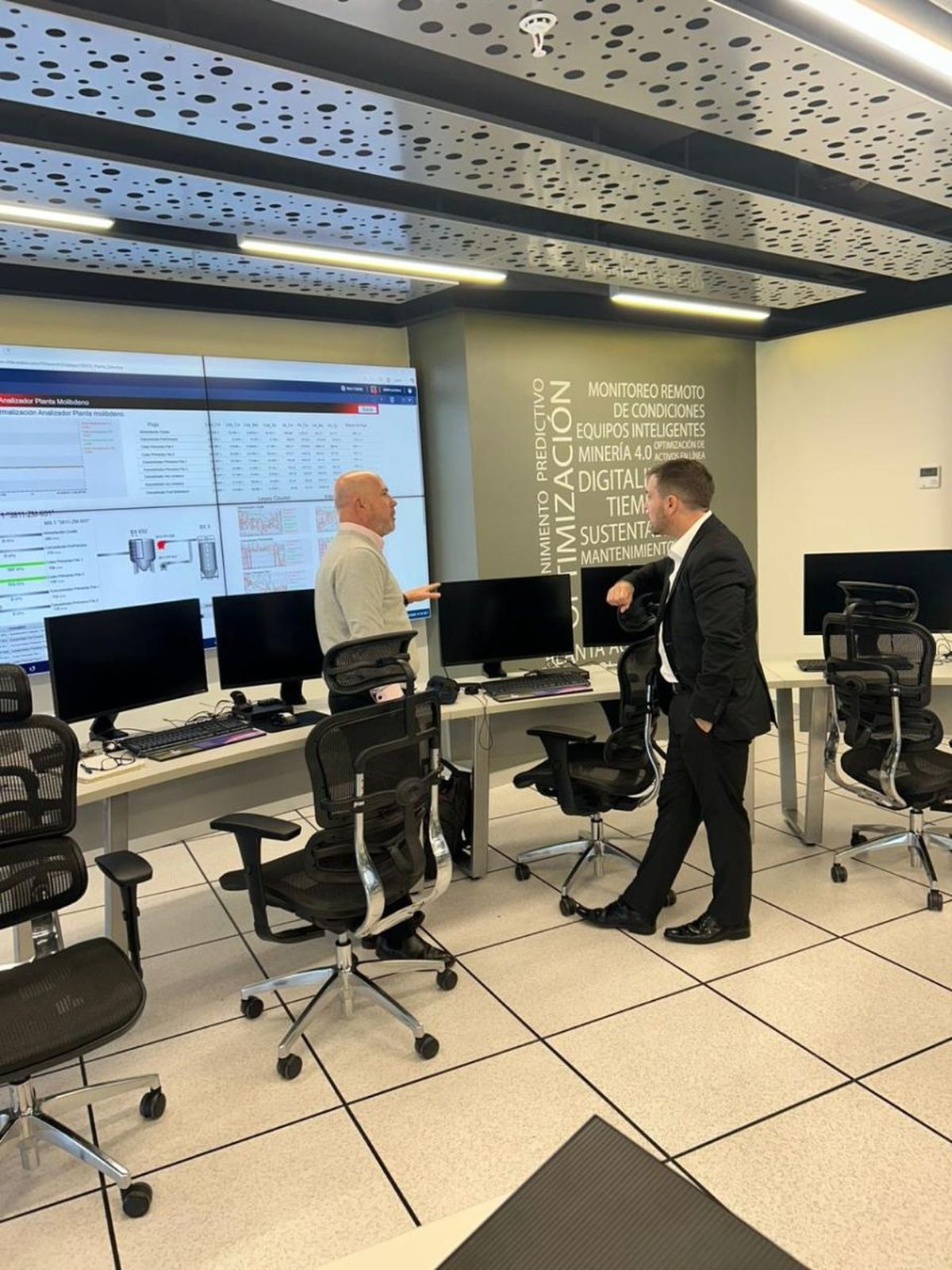 Metso es reconocida globalmente por liderar el mercado en tecnologías sostenibles, reciclado y eficiencia operativa en la industria minera.
