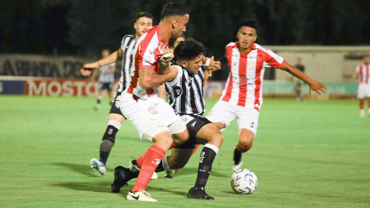 En el partido de ida Gimnasia y Esgrima y San Martín de Tucumán igualaron sin goles en el estadio Víctor Legrotaglie. En el partido de ida Gimnasia y Esgrima y San Martín de Tucumán igualaron sin goles en el estadio Víctor Legrotaglie.