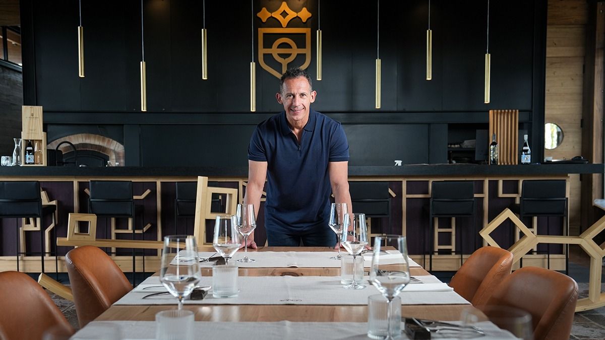 Andrés Coco Gandolfo tiene 50 años y debuta en el mundo de la gastronomía y el turismo. Viene del rubro industrial. Andrés Coco Gandolfo tiene 50 años y debuta en el mundo de la gastronomía y el turismo. Viene del rubro industrial.