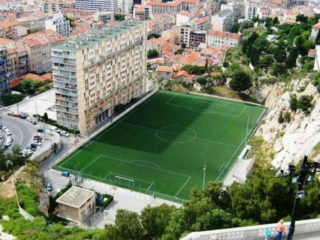 Acá están los 10 estadios más insólitos del mundo