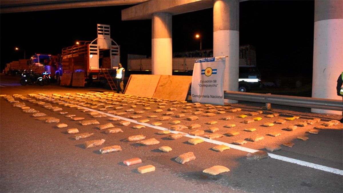 La marihuana fue encontrada en un camión conducido por un brasileño, prófugo de la justicia y se dirigía a la Ciudad de Buenos Aires