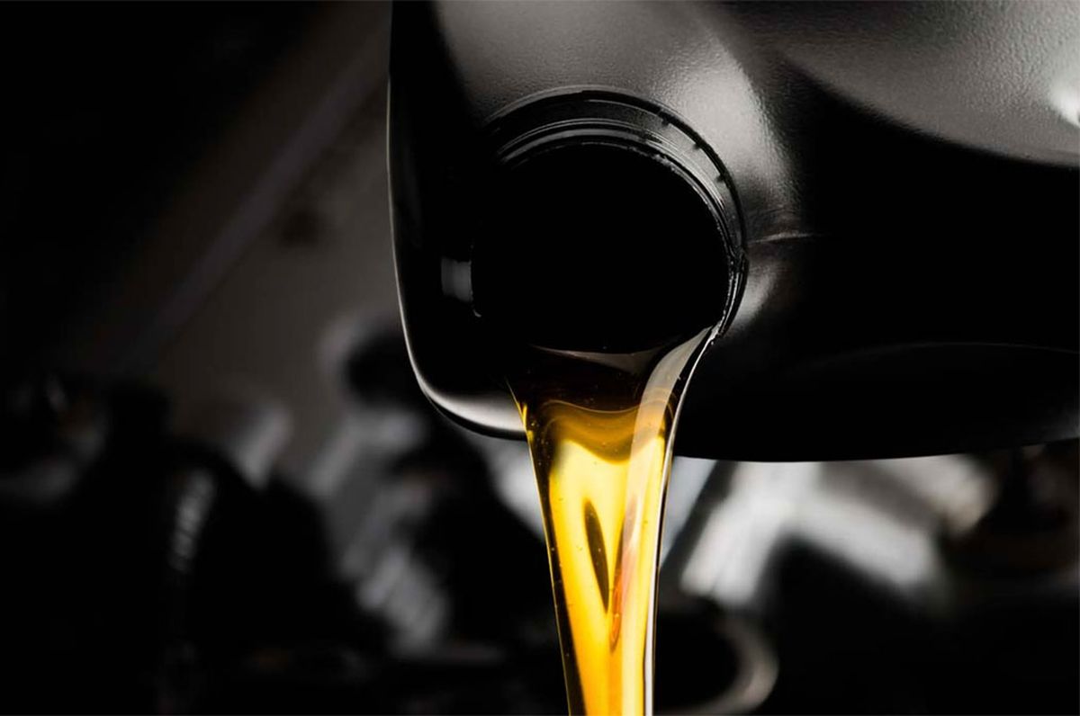 No todos conocen qué tipo de aceite y cada cuánto se le debe cambiar al motor del auto. No todos conocen qué tipo de aceite y cada cuánto se le debe cambiar al motor del auto.