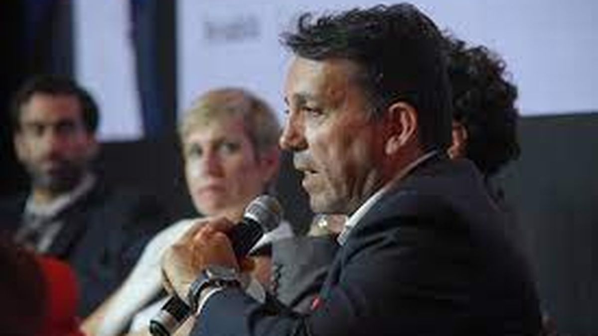 El ministro de Educación, Tadeo García Zalazar, asumió que para abordar la problemática del juego on line y las apuestas on line es clave capacitar a los docentes. El ministro de Educación, Tadeo García Zalazar, asumió que para abordar la problemática del juego on line y las apuestas on line es clave capacitar a los docentes.