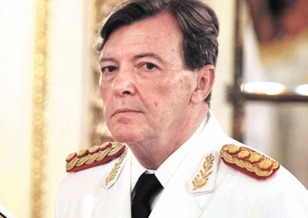 César Milani, exjefe del Ejército, sufrió un violento robo en su casa de San Isidro y dijo que los ladrones eran miembros de alguna fuerza de Seguridad.