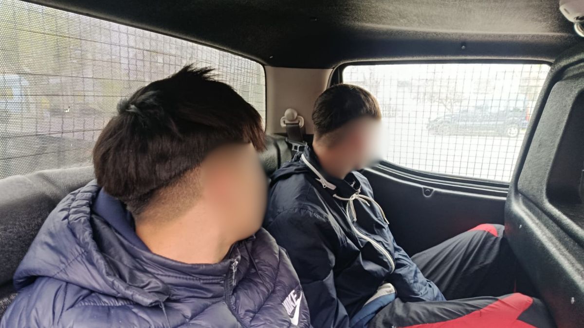 La Policía detuvo a dos adolescentes que habían cometido un robo y secuestró un arma