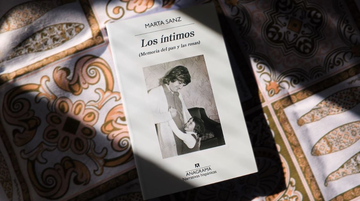 Los íntimos, el libro de Marta Sanz. Los íntimos, el libro de Marta Sanz.