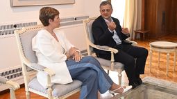 La ministra de Energía y Ambiente, Jimena Latorre, junto al presidente de YPF, Horacio Marín.