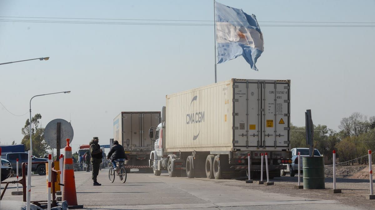 Corte de productores en el ingreso a San Luis. Foto: Martín Pravata
