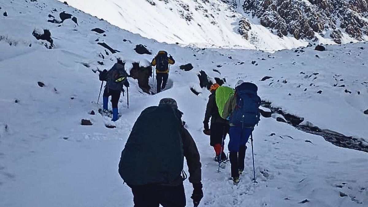 Buscan a tres montañistas en el cerro Punta Negra en Tunuyán con un gran operativo
