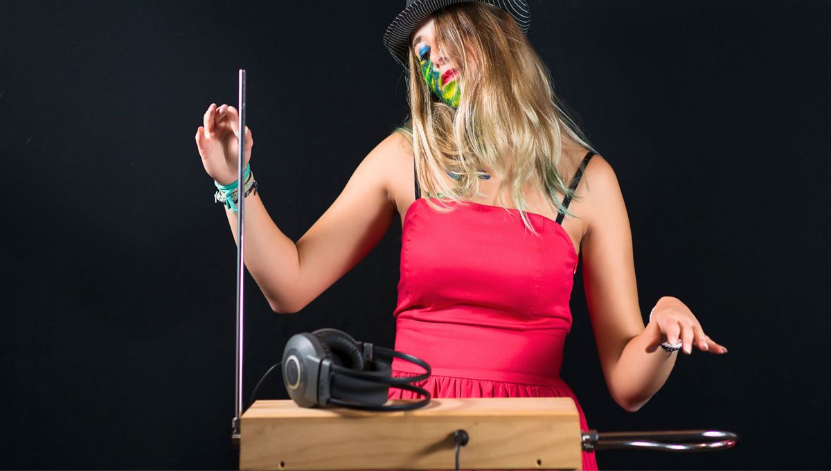 Hoy se conmemora el Día Internacional de la Música Extraña, en el que se celebra tocando y prestando atención a los tipos de música que nunca antes has experimentado Hoy se conmemora el Día Internacional de la Música Extraña, en el que se celebra tocando y prestando atención a los tipos de música que nunca antes has experimentado