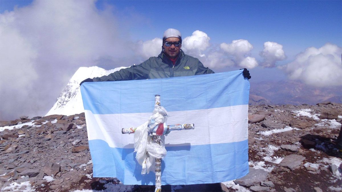 En febrero del 2017 Raúl Espir había hecho cumbre en el cerro Aconcagua, Mendoza, junto con Ignacio Nacho Lucero y su perro Oro.