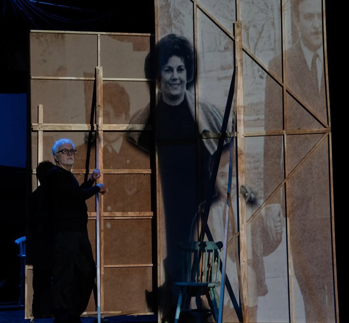 Humor negro, archivos inéditos y tecnología se mezclan en esta original propuesta.