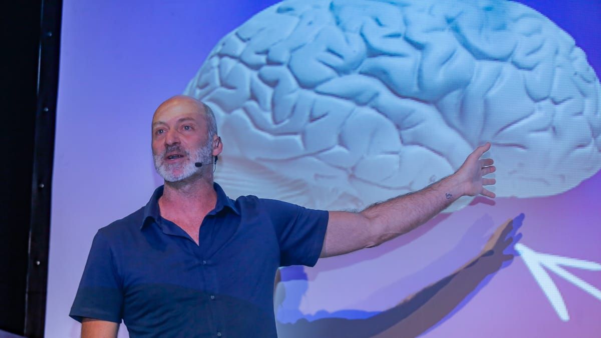 Mente y cuerpo son una unidad, dijo Estanislao Bachrach en una charla para empresarios durante el Foro de Inversiones y Negocios. Mente y cuerpo son una unidad, dijo Estanislao Bachrach en una charla para empresarios durante el Foro de Inversiones y Negocios.