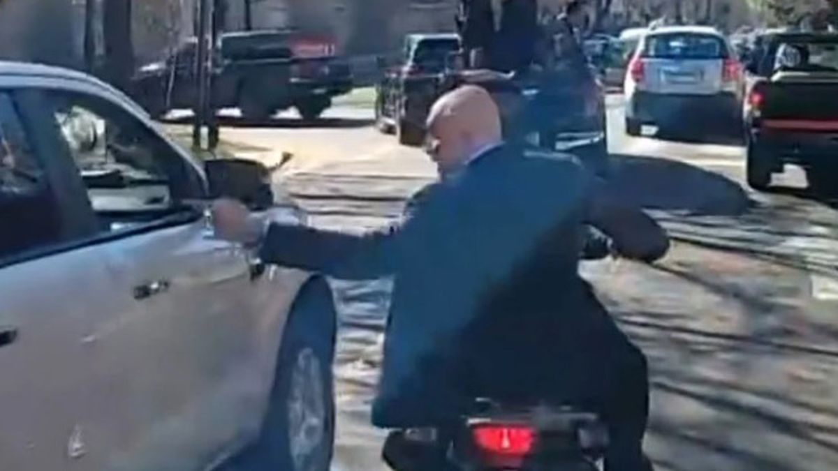 A José Luis Espert se lo llevaron en una moto. A José Luis Espert se lo llevaron en una moto.