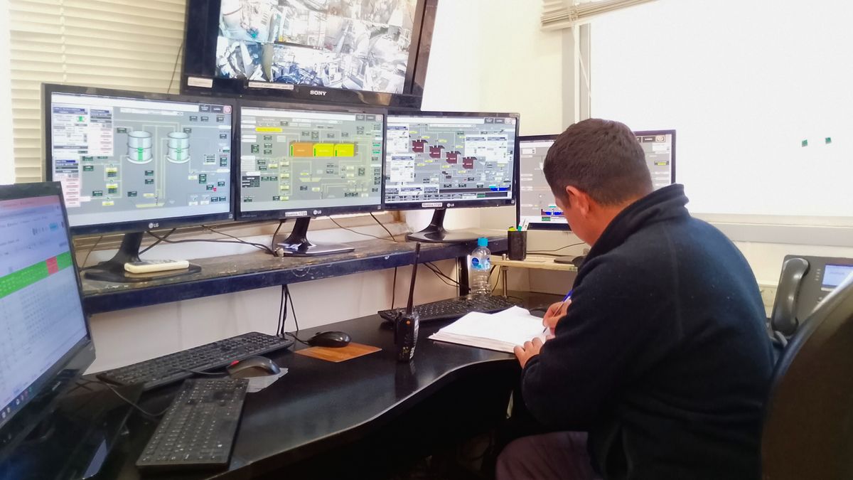 La mesa de control de toda la mina Gualcamayo, en Jáchal, San Juan. La mesa de control de toda la mina Gualcamayo, en Jáchal, San Juan.