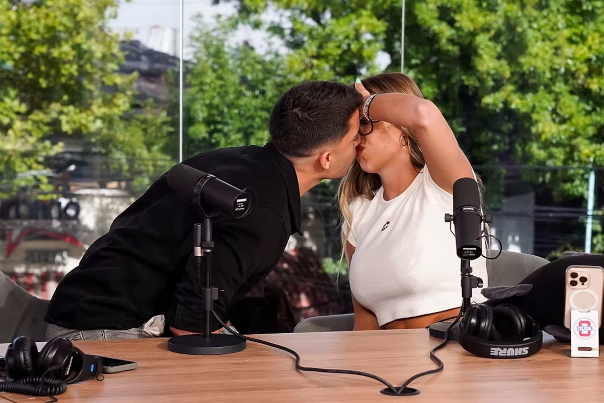 ¡Bombazo! Las fotos de Nati Jota y Gastón Edul a los besos. ¡Bombazo! Las fotos de Nati Jota y Gastón Edul a los besos.