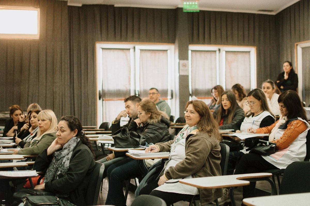 Tupungato presentó un Programa Municipal de Fortalecimiento Económico para Instituciones Educativas. Tupungato presentó un Programa Municipal de Fortalecimiento Económico para Instituciones Educativas.