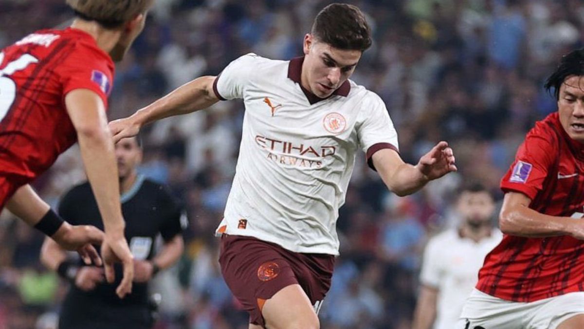 El Arañita Julián Álvarez ingresó en el complemento del partido con los japoneses del Urawa RD.