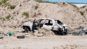 Hallaron a un hombre calcinado dentro de un auto incendiado