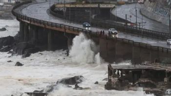 Chile está otra vez bajo el agua y declararon alerta roja en Santiago por tormentas, vientos y aluviones