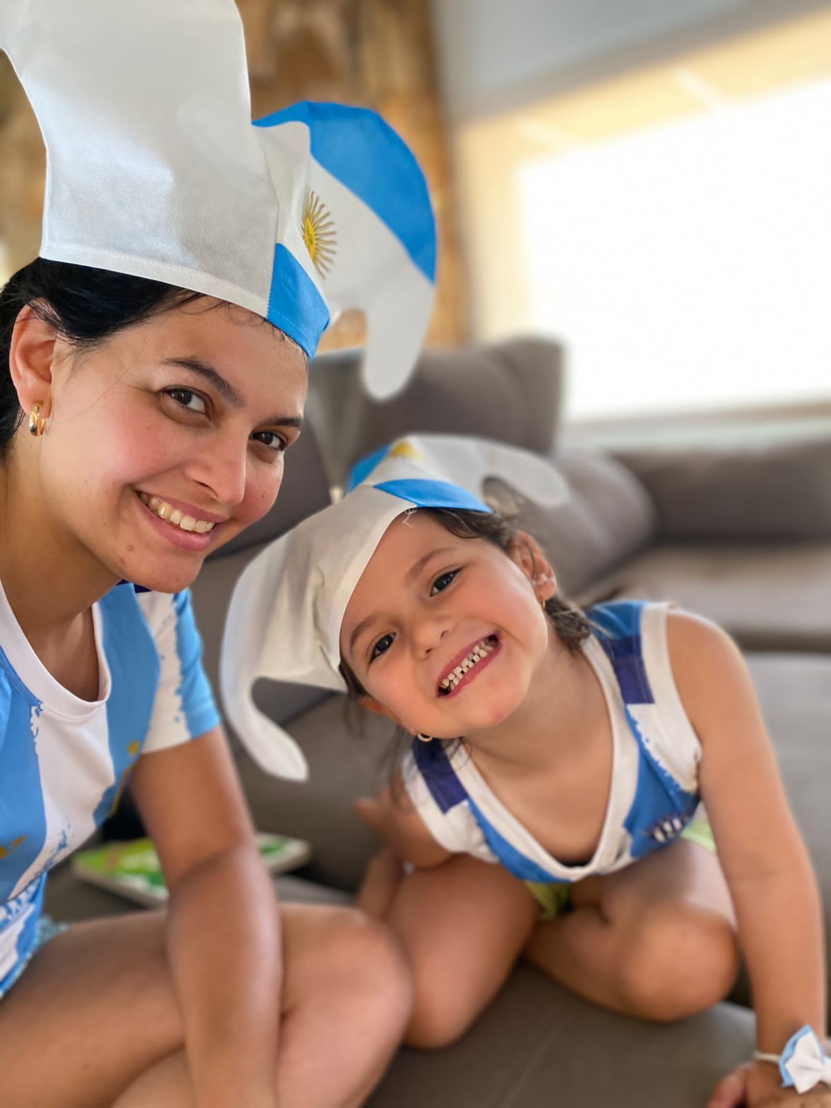 La intendenta de Santa Rosa dice que la mejor cábala es estar cerca de su familia...y usar la camiseta de La Dormida.