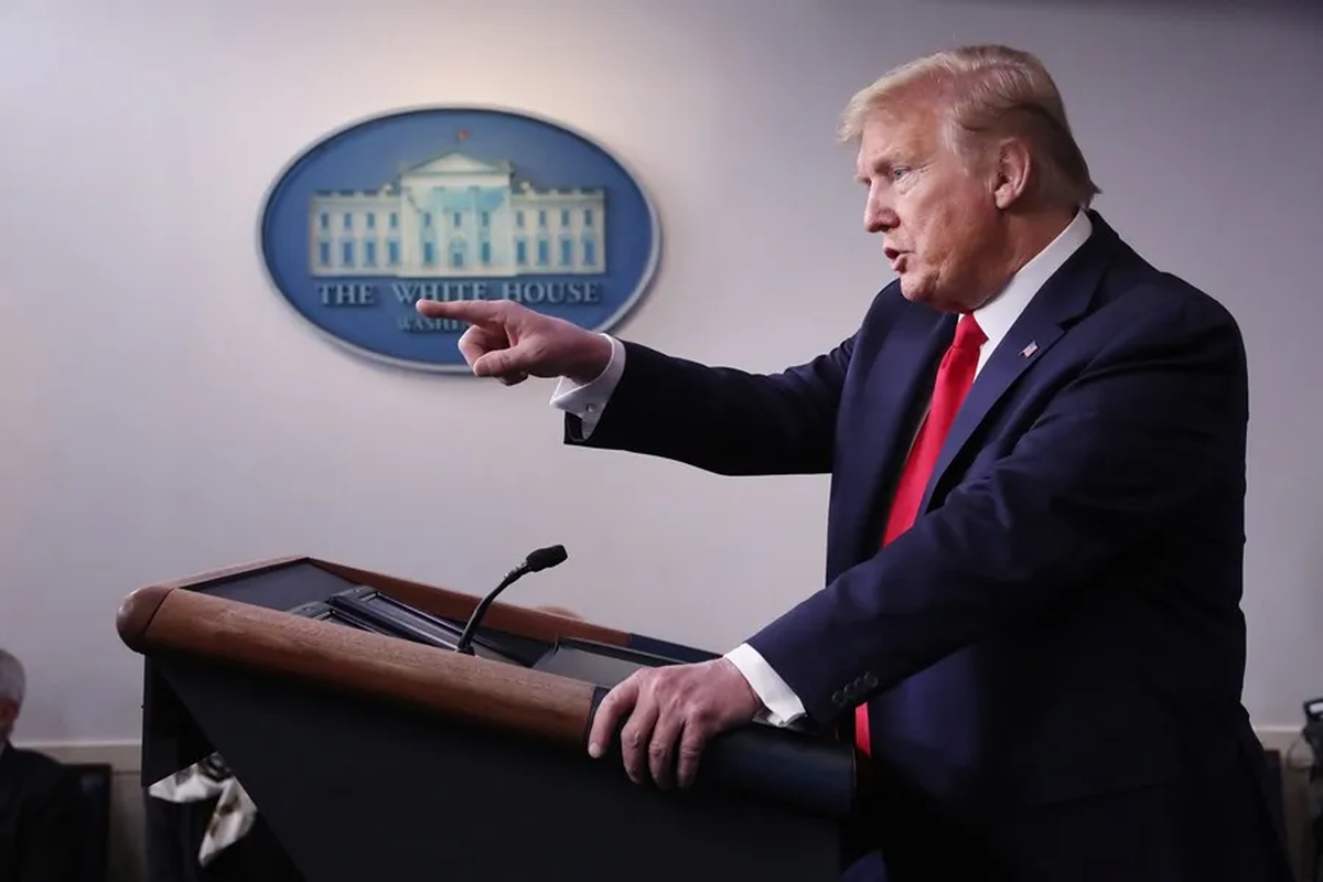 Donald Trump recurrió a la Ley de Enemigos Extranjeros, una norma de 1798, para acelerar la deportación de miembros de la banda criminal Tren de Aragua. Donald Trump recurrió a la Ley de Enemigos Extranjeros, una norma de 1798, para acelerar la deportación de miembros de la banda criminal Tren de Aragua.