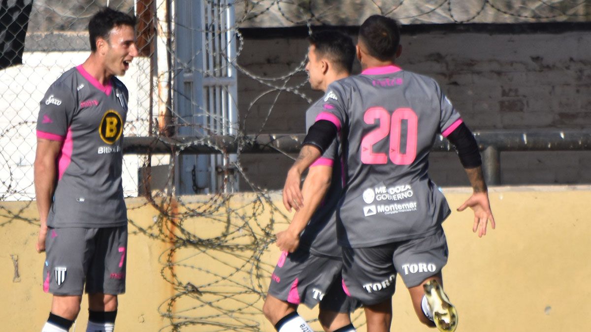 Santiago López quiere ganarle a Mitre para continuar arriba